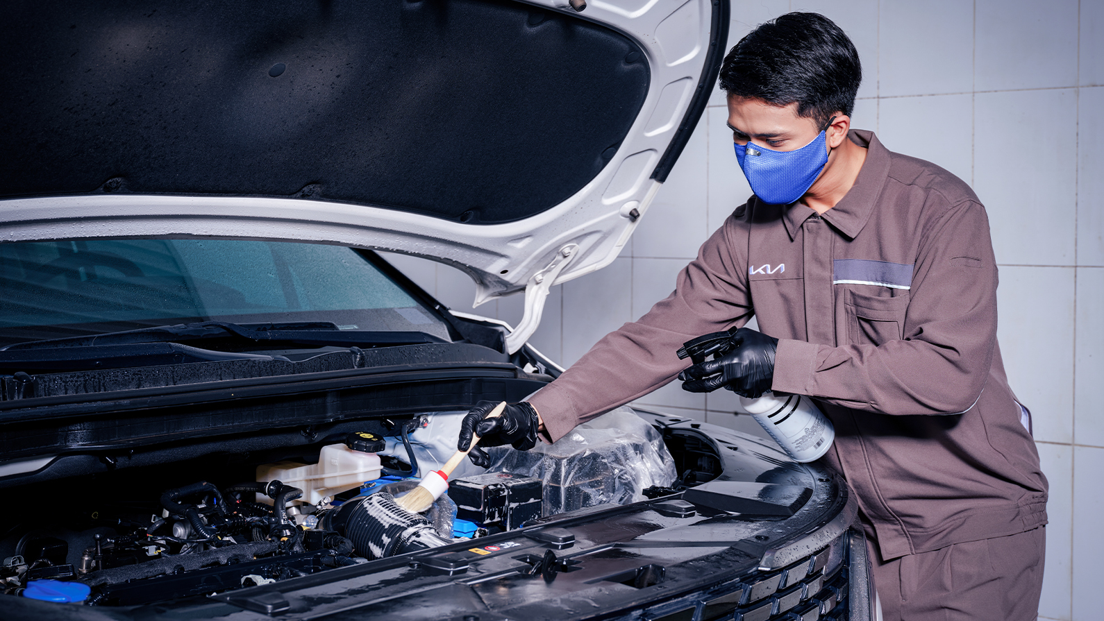 DỊCH VỤ VỆ SINH KHOANG ĐỘNG CƠ XE