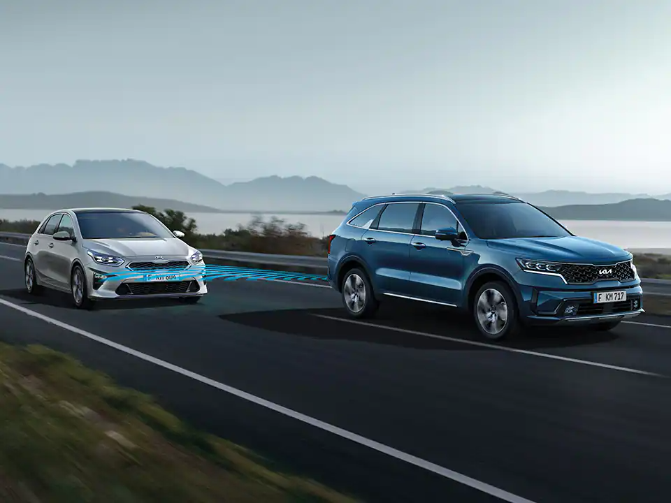 Công nghệ Cảnh báo & hỗ trợ tránh va chạm điểm mù tích hợp tránh va chạm sau (BCA)